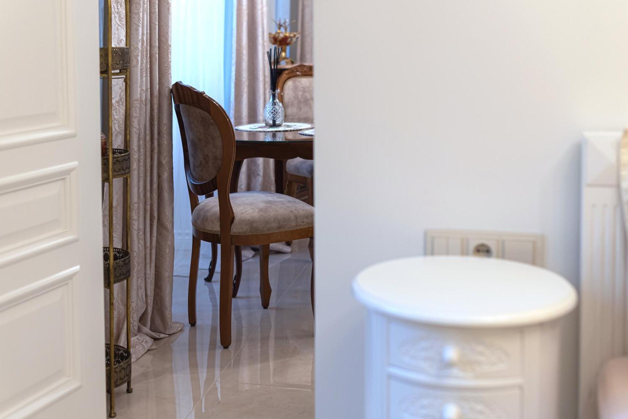 Luxury In Old Town With Private Garden