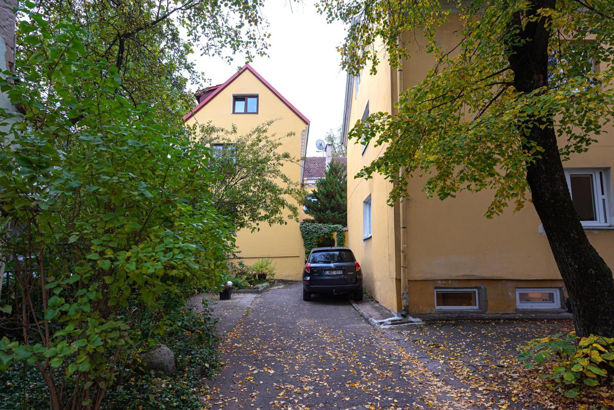 Luxury In Old Town With Private Garden Appartamento Vilnius
