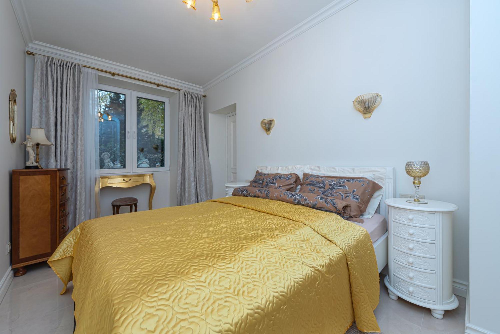 Luxury In Old Town With Private Garden